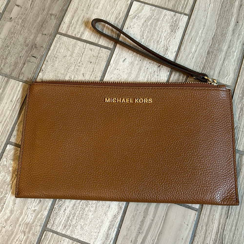 Michael kors wristlet